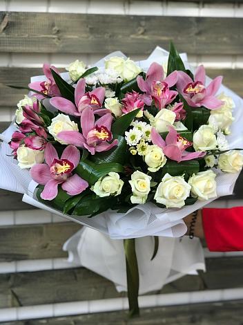 Букет цветов из: Розы и Хризантемы в Бородино