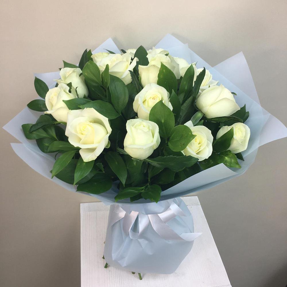 Букет 15 Белых роз Проуд в Бородино