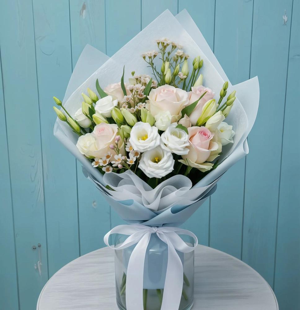 Букет цветов из: Розы и Лизиантусы в Бородино