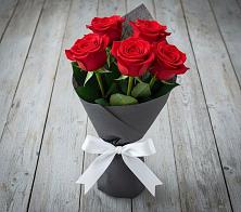 Букет 5 Красных роз Эдлесс Лав в Бородино