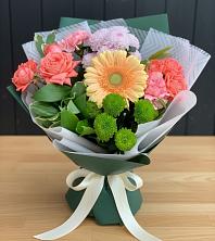 Букет цветов из:  Гвоздики, Розы, Герберы и Хризантемы в Бородино