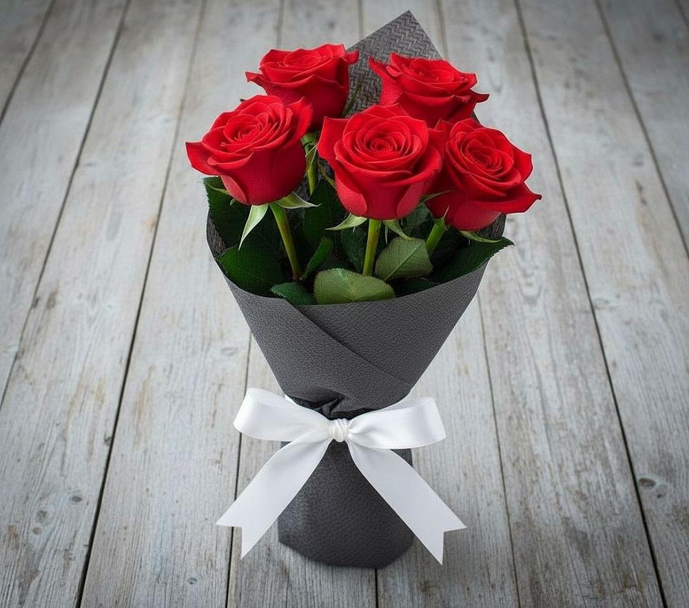 Букет 5 Красных роз Эдлесс Лав в Бородино