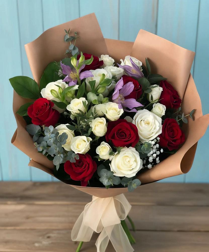 Букет цветов из: Розы и Альстромерии в Бородино