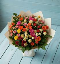 Букет Микс из разноцветных кустовых роз в Бородино